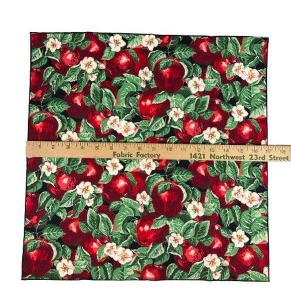 New Gourmet Gallery Apple Valley Set of 8 Fabric Cloth Napkins & Placemats - Picture 6 of 7